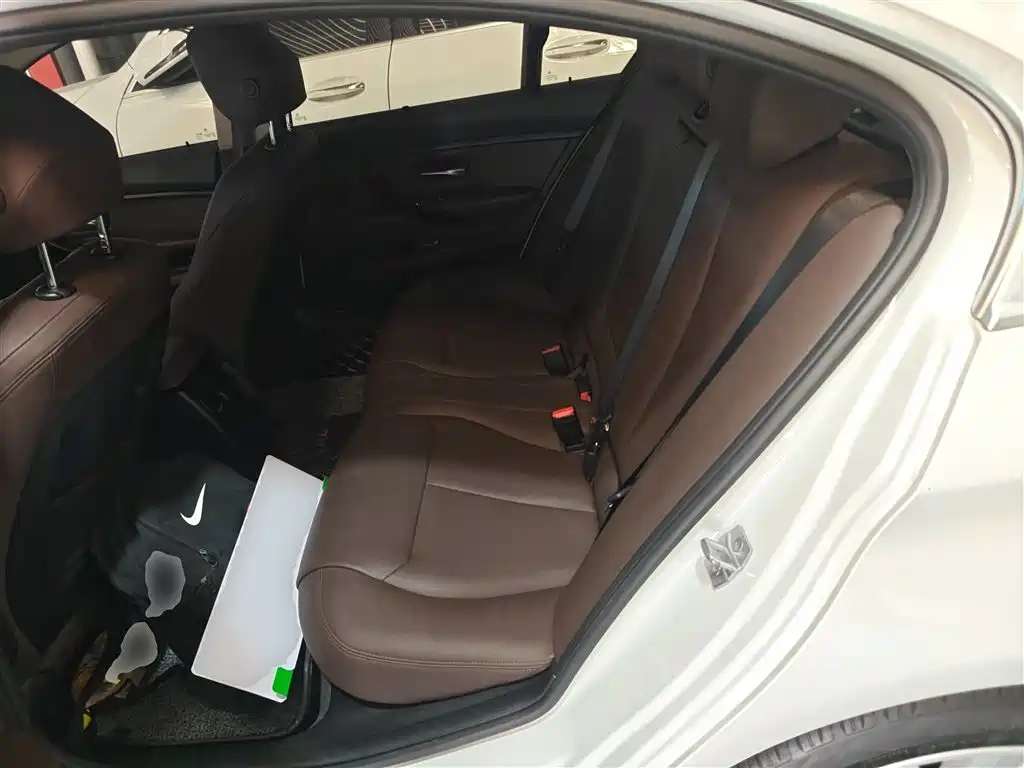 BMW 3 Series 2018 — фото 14