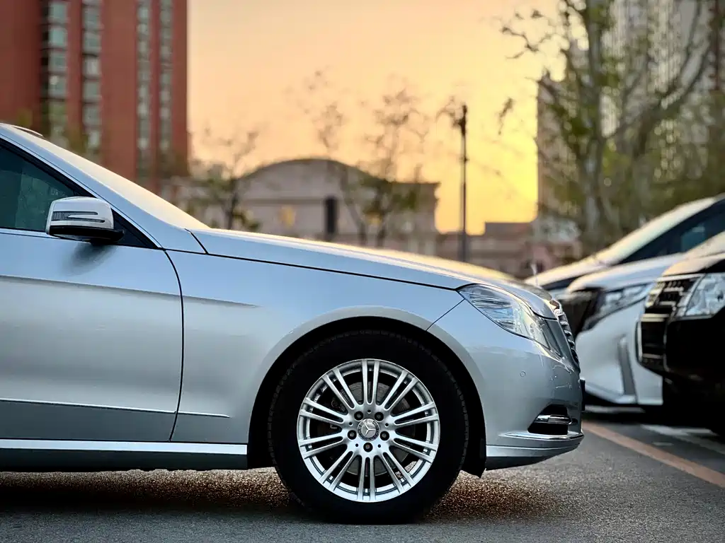 Mercedes-Benz E-Class 2012 — фото 43