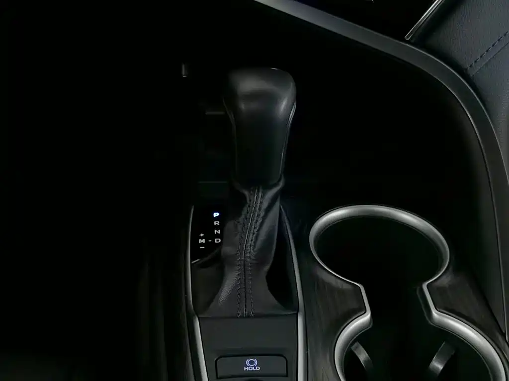 Toyota Camry 2023 — фото 13