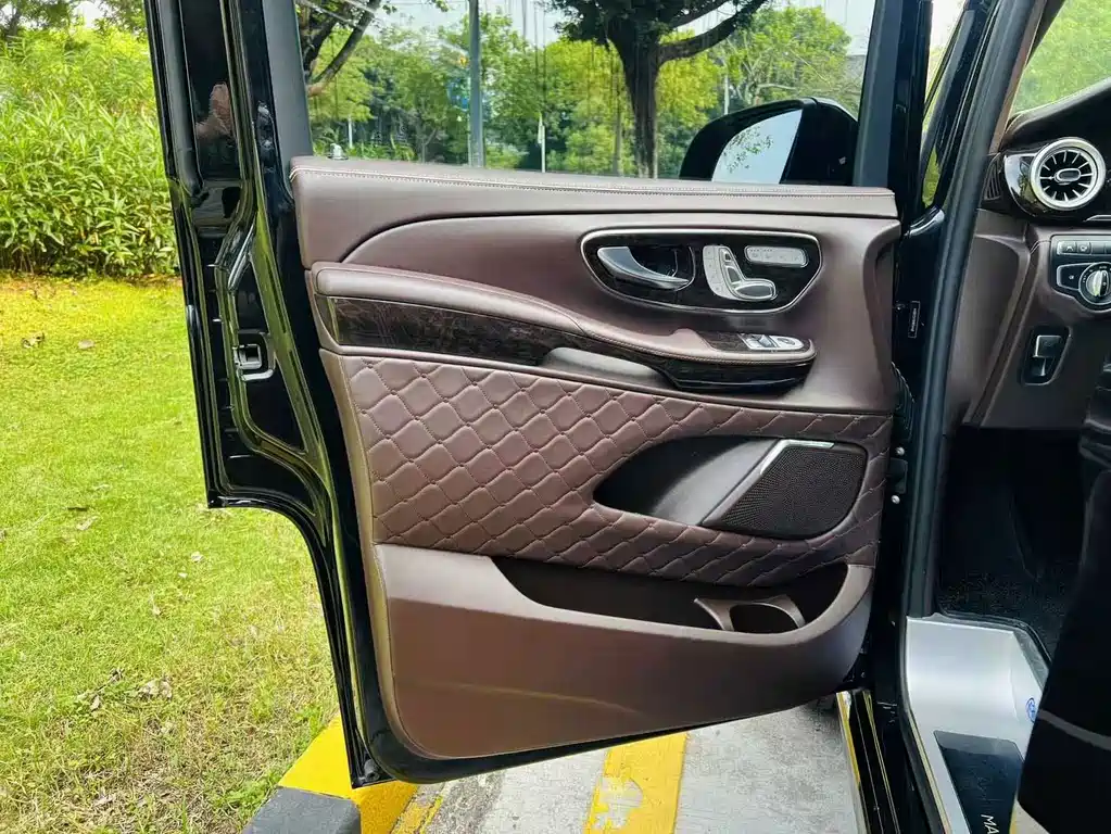 Mercedes-Benz V-Class 2020 — фото 16