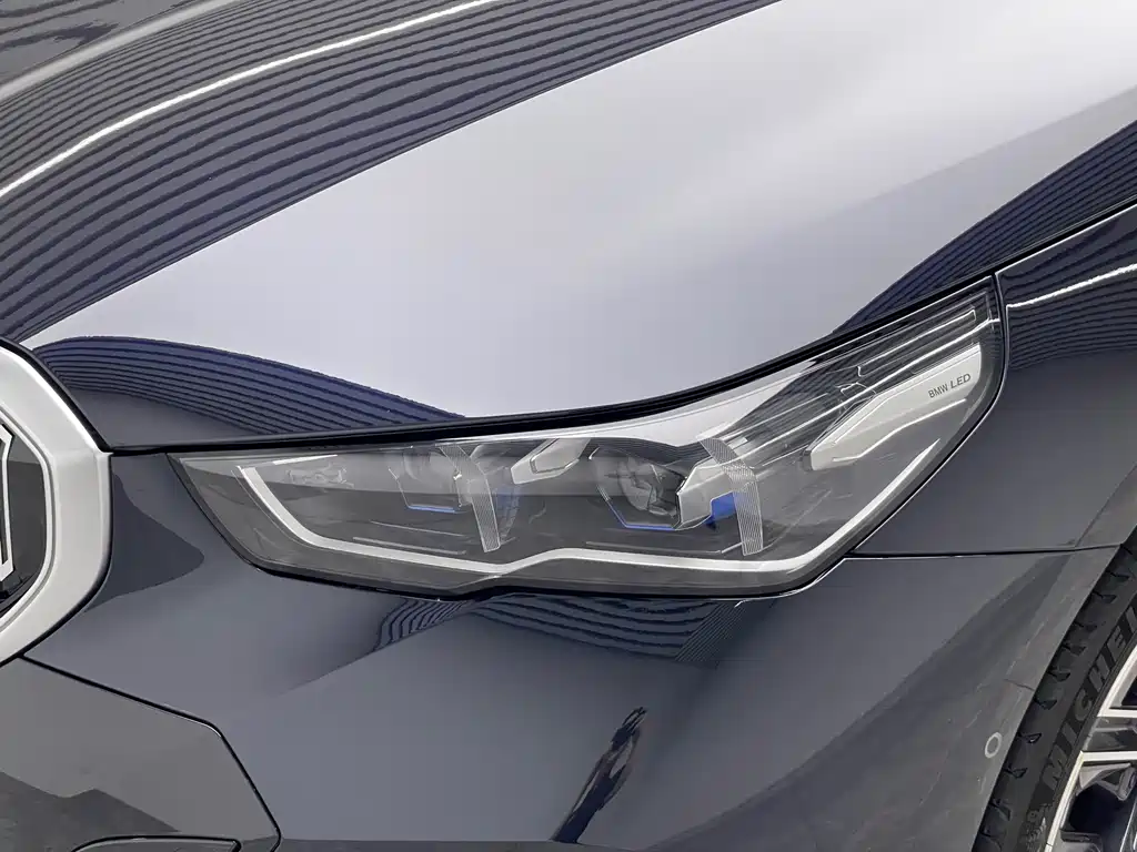 BMW 5 Series 2025 — фото 18
