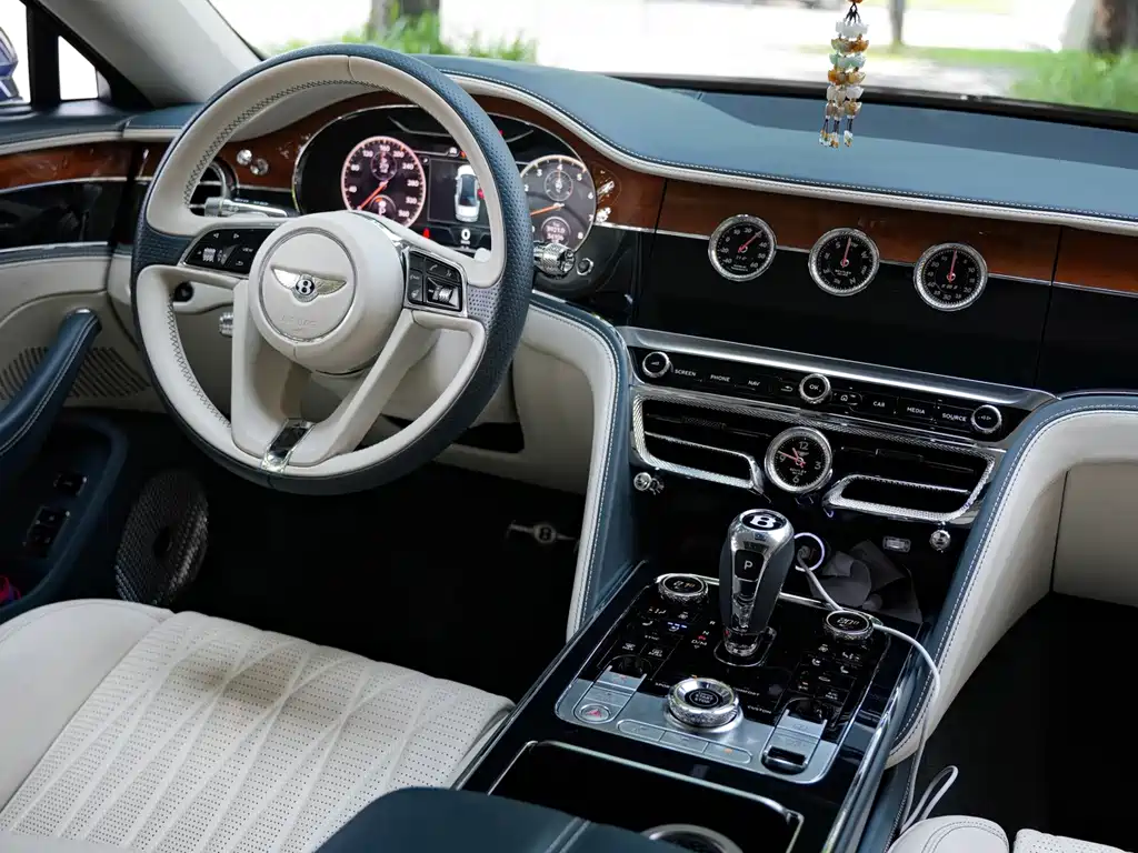 Bentley Flying Spur 2021 — фото 18