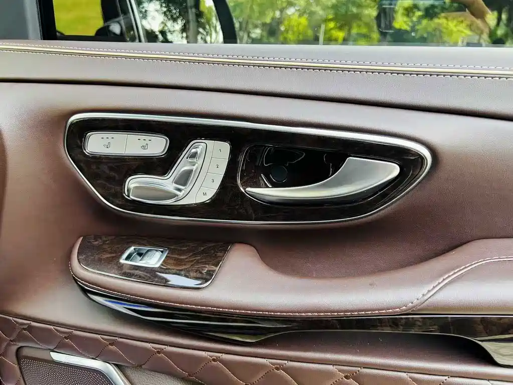 Mercedes-Benz V-Class 2020 — фото 30