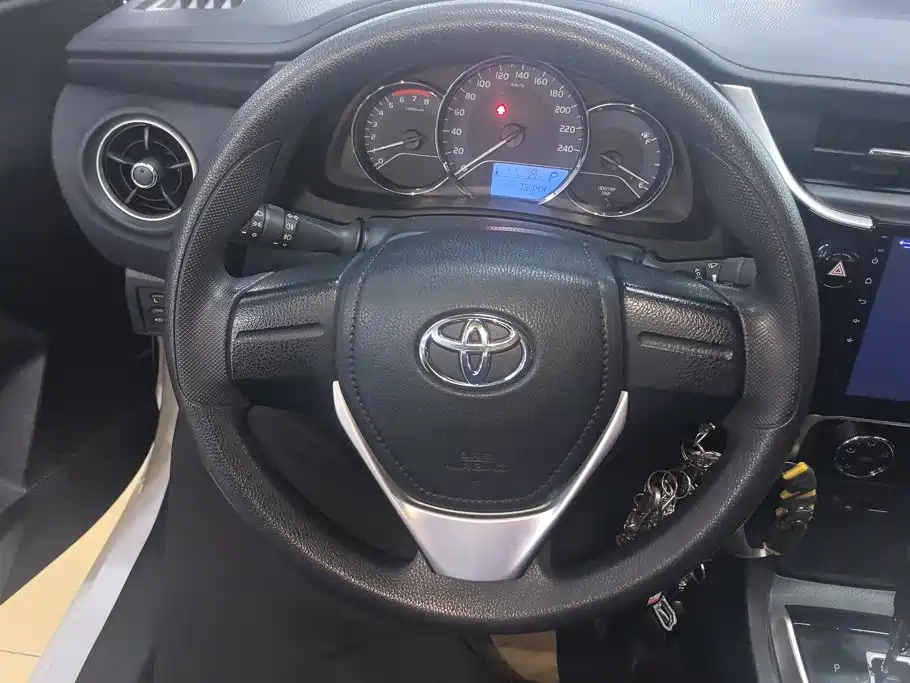 Toyota Corolla 2018 — фото 15