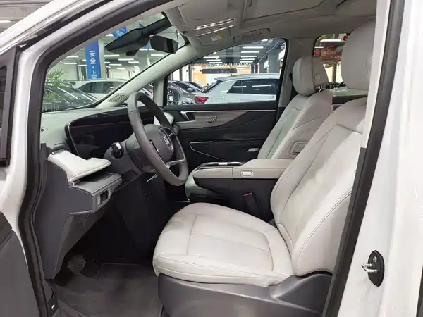Buick GL8 2025