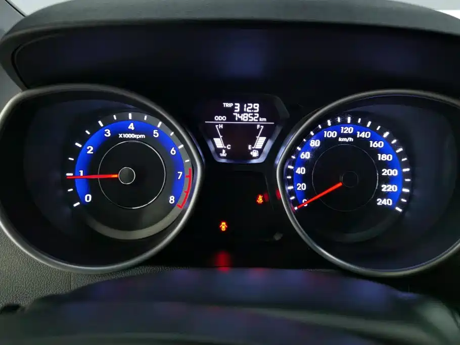 Hyundai Elantra Langdong 2016 — фото 14