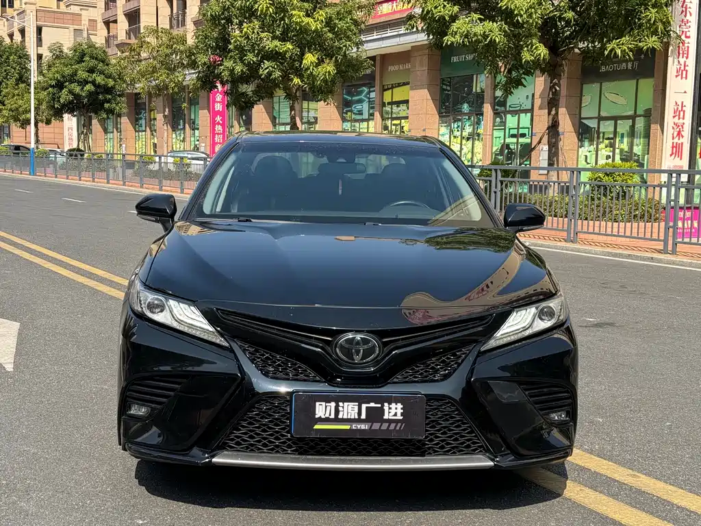 Toyota Camry 2019 — фото 2