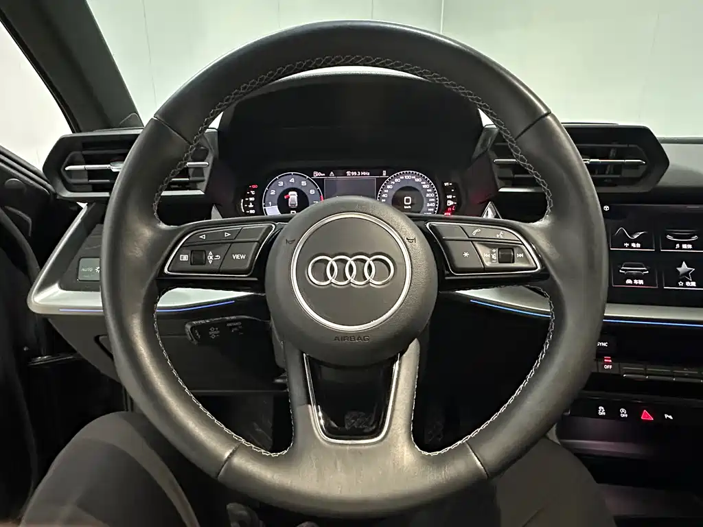 Audi A3 2023 — фото 12