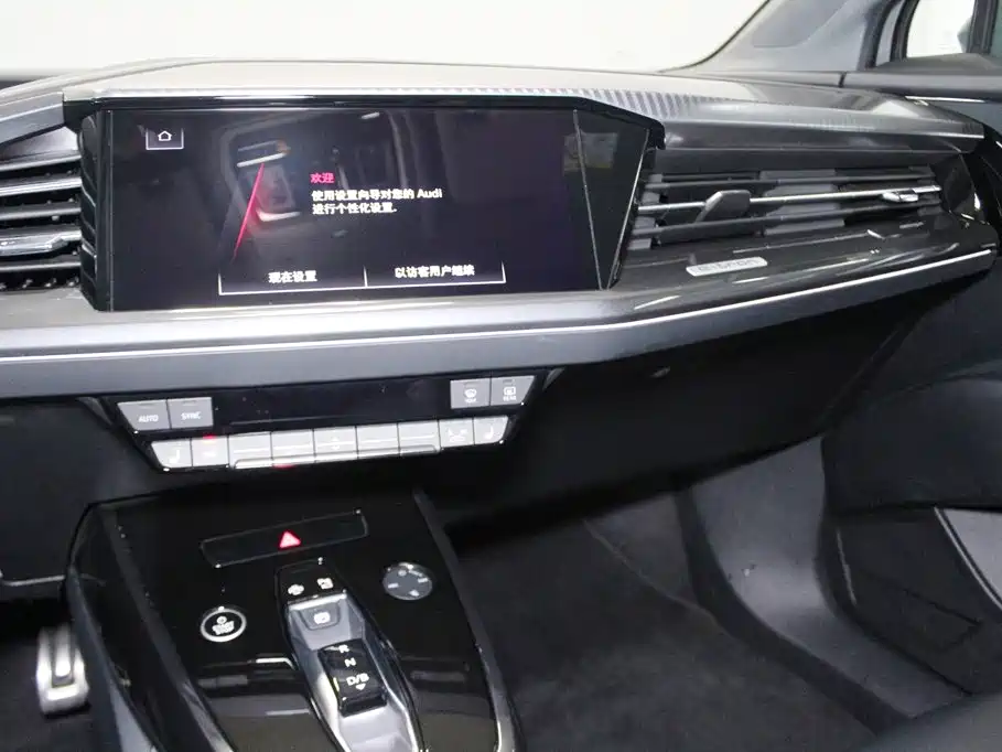 Audi Q4 E-Tron 2025 — фото 11