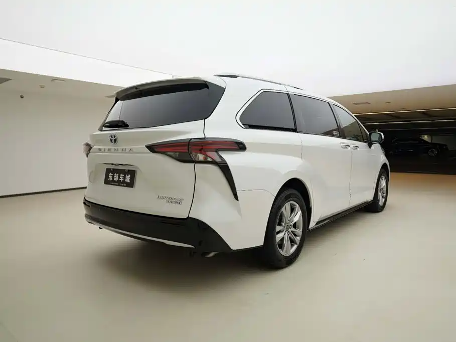 Toyota Sienna 2022 — фото 7
