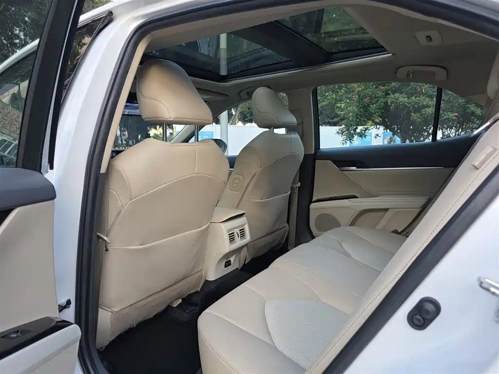 Toyota Camry 2020 — фото 13