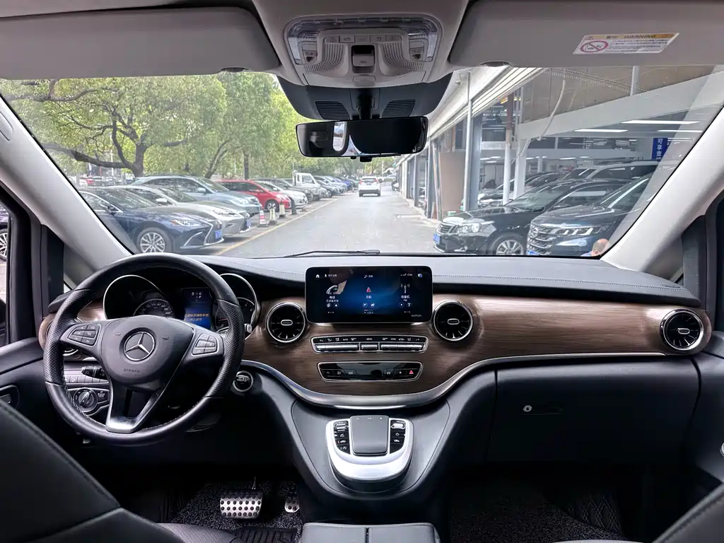 Mercedes-Benz V-Class 2022 — фото 17