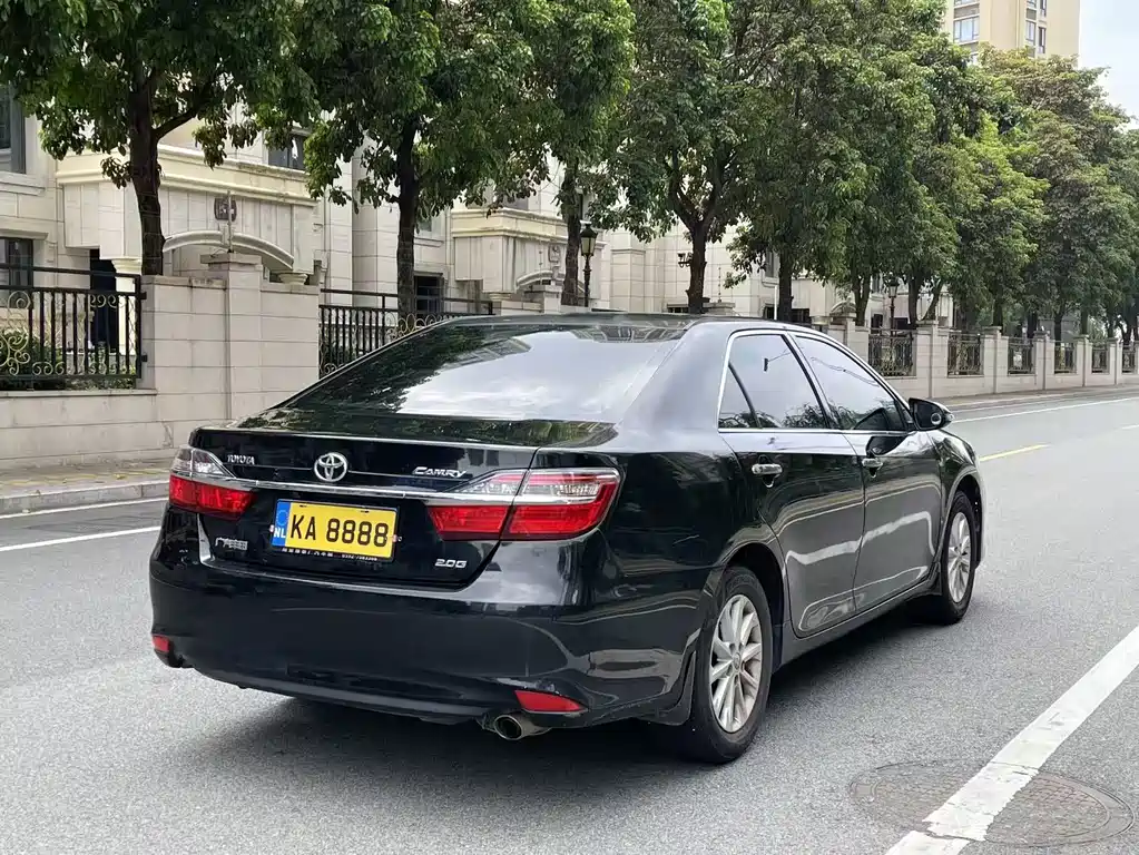 Toyota Camry 2017 — фото 11