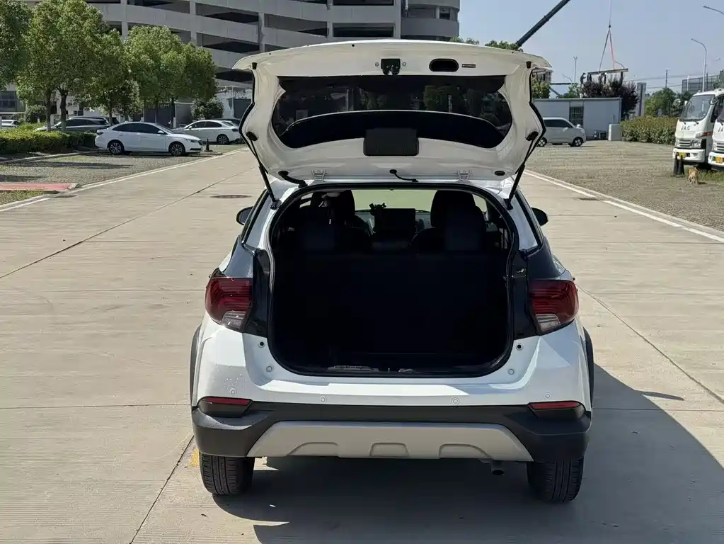 Toyota Yaris L 2022 — фото 9