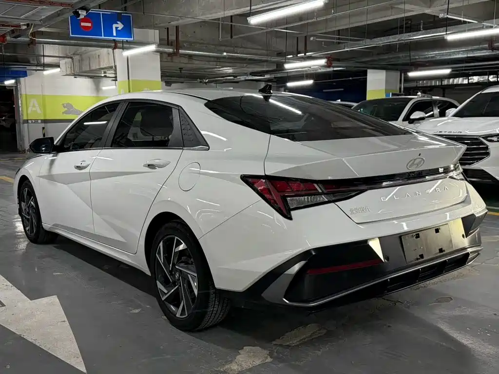 Hyundai Elantra 2023 — фото 6