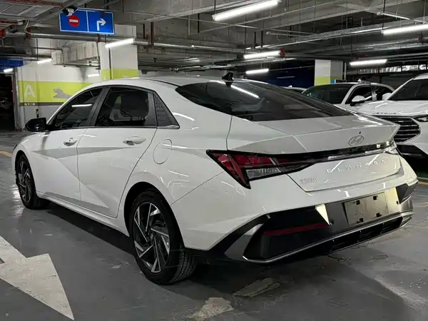Hyundai Elantra 2023