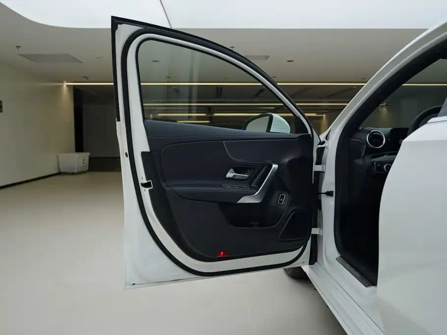 Mercedes-Benz A-Class 2020 — фото 17