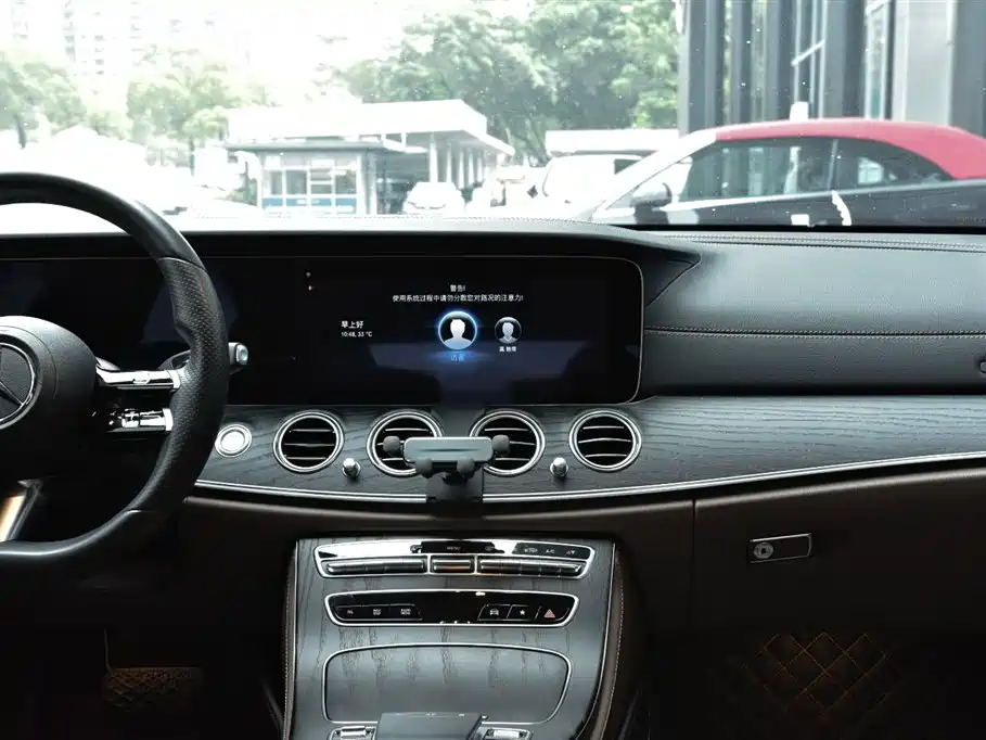 Mercedes-Benz E-Class 2022 — фото 11