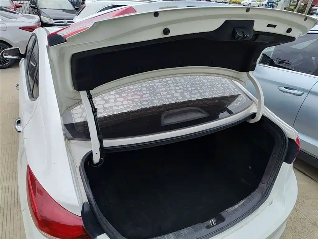 Hyundai Elantra 2019 — фото 19
