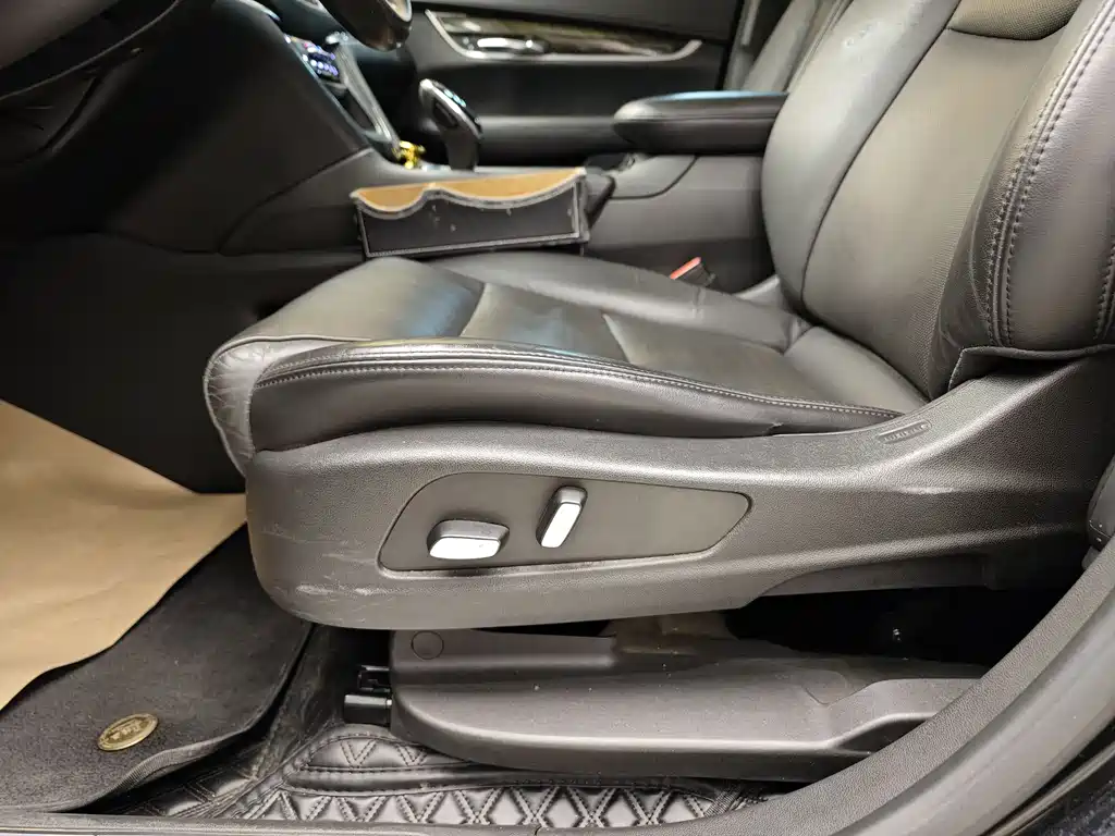 Cadillac XT5 2018 — фото 12