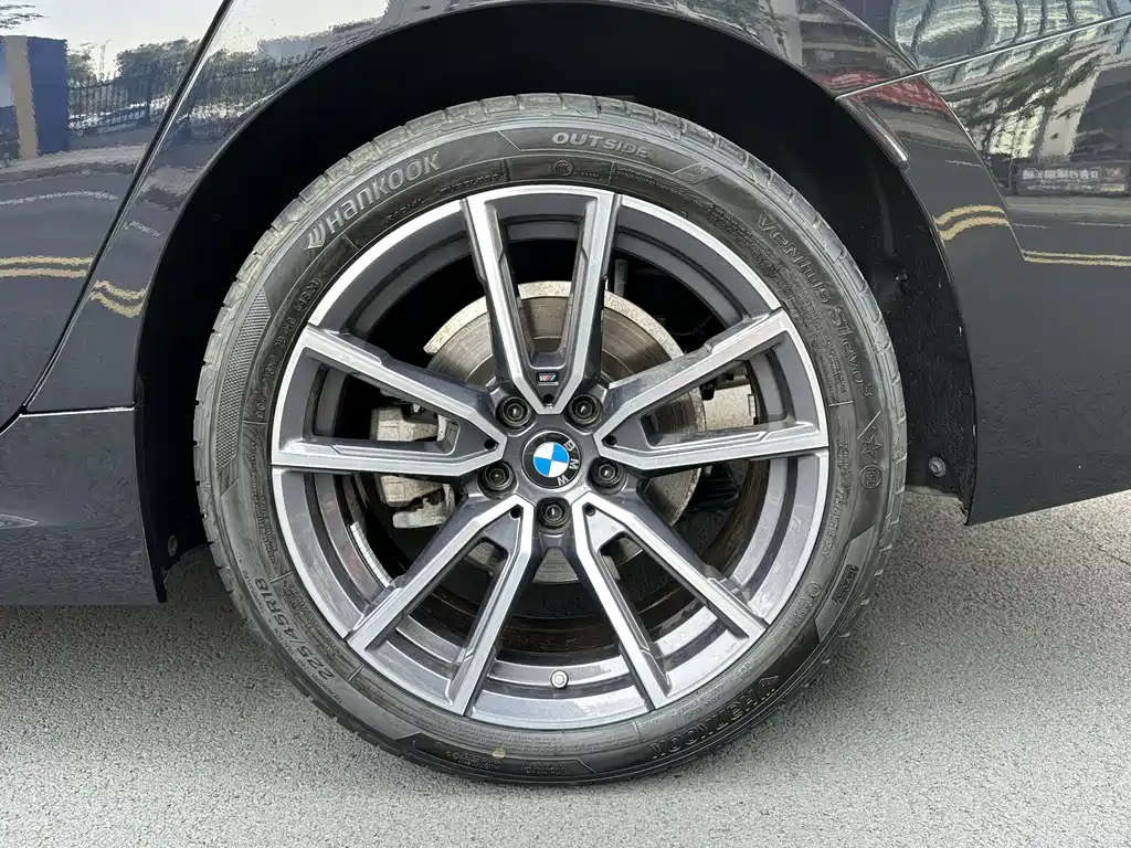 BMW 3 Series 2025 — фото 10