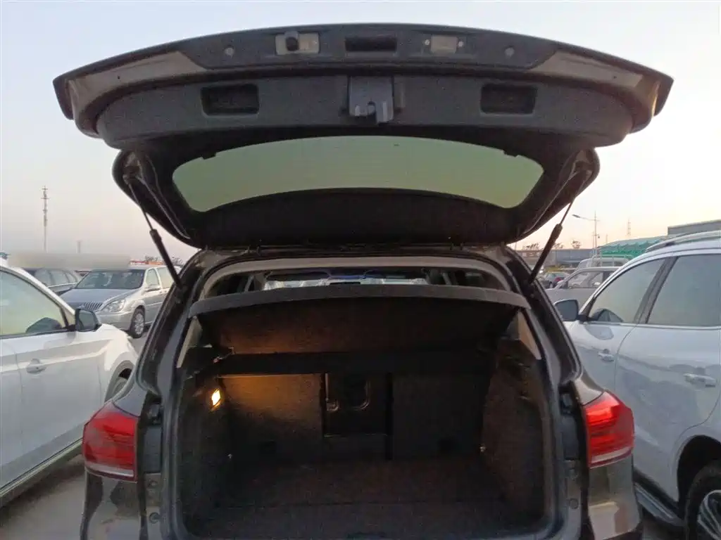 Volkswagen Tiguan 2015 — фото 16