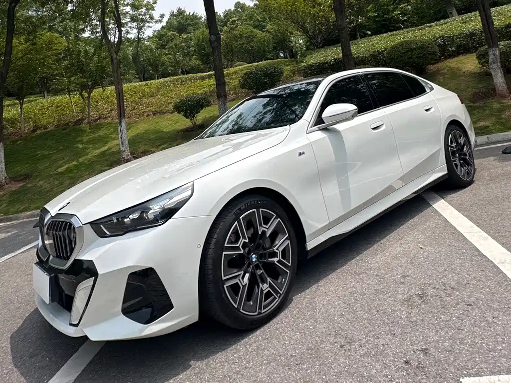 BMW 5 Series 2025