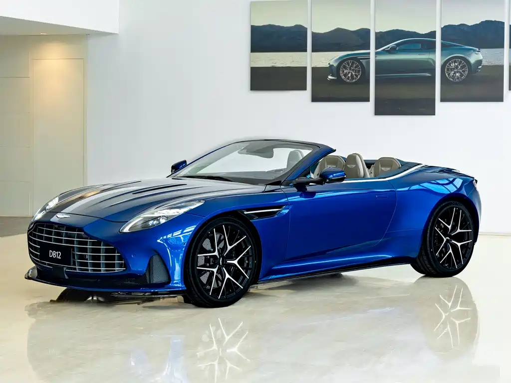 Aston Martin DB12 — фото 13