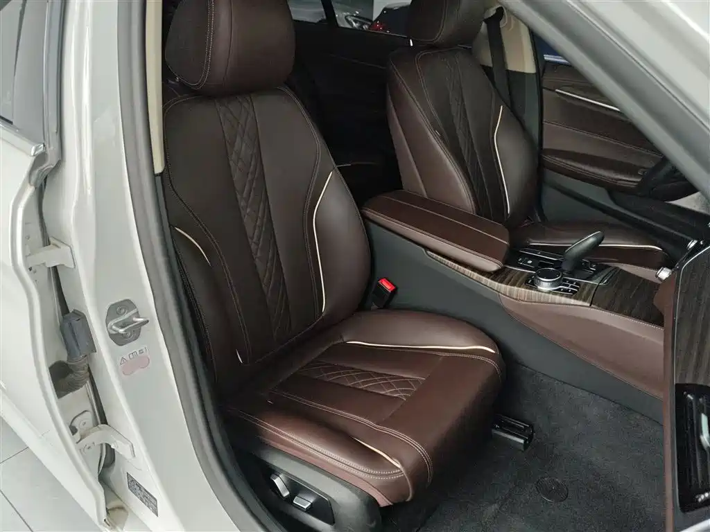 BMW 5 Series 2020 — фото 17