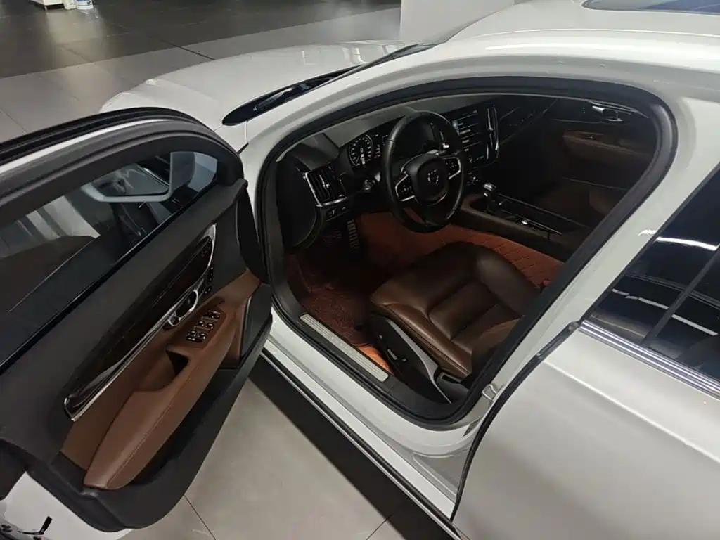 Volvo S90 2017 — фото 16