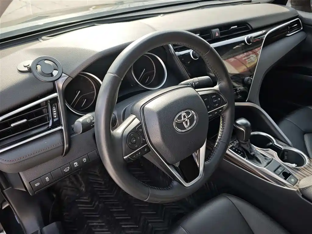 Toyota Camry 2020 — фото 8