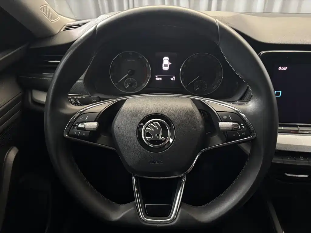 Skoda Octavia 2022 — фото 13