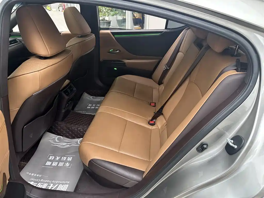 Lexus ES 2021 — фото 13