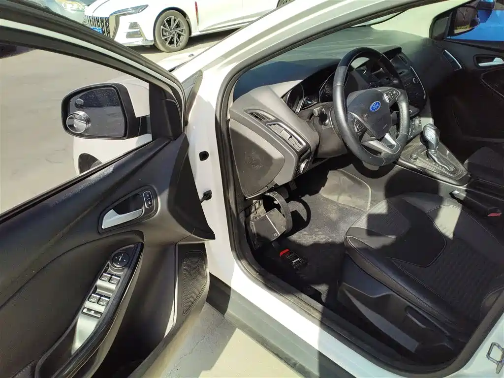 Ford Focus 2015 — фото 16
