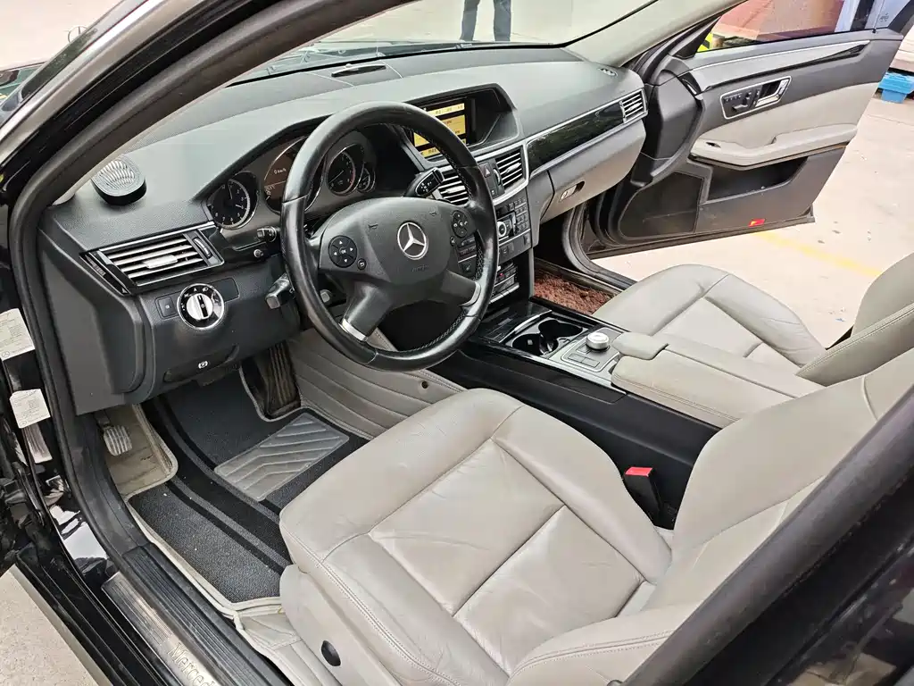 Mercedes-Benz E-Class 2010 — фото 11