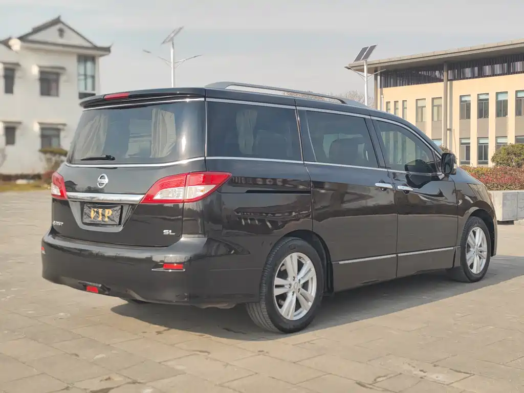 Nissan Quest 2015 — фото 8