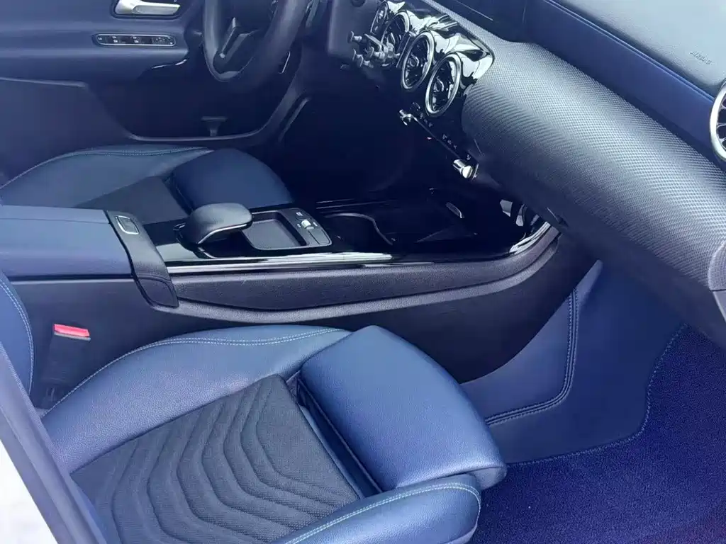 Mercedes-Benz A-Class 2019 — фото 17