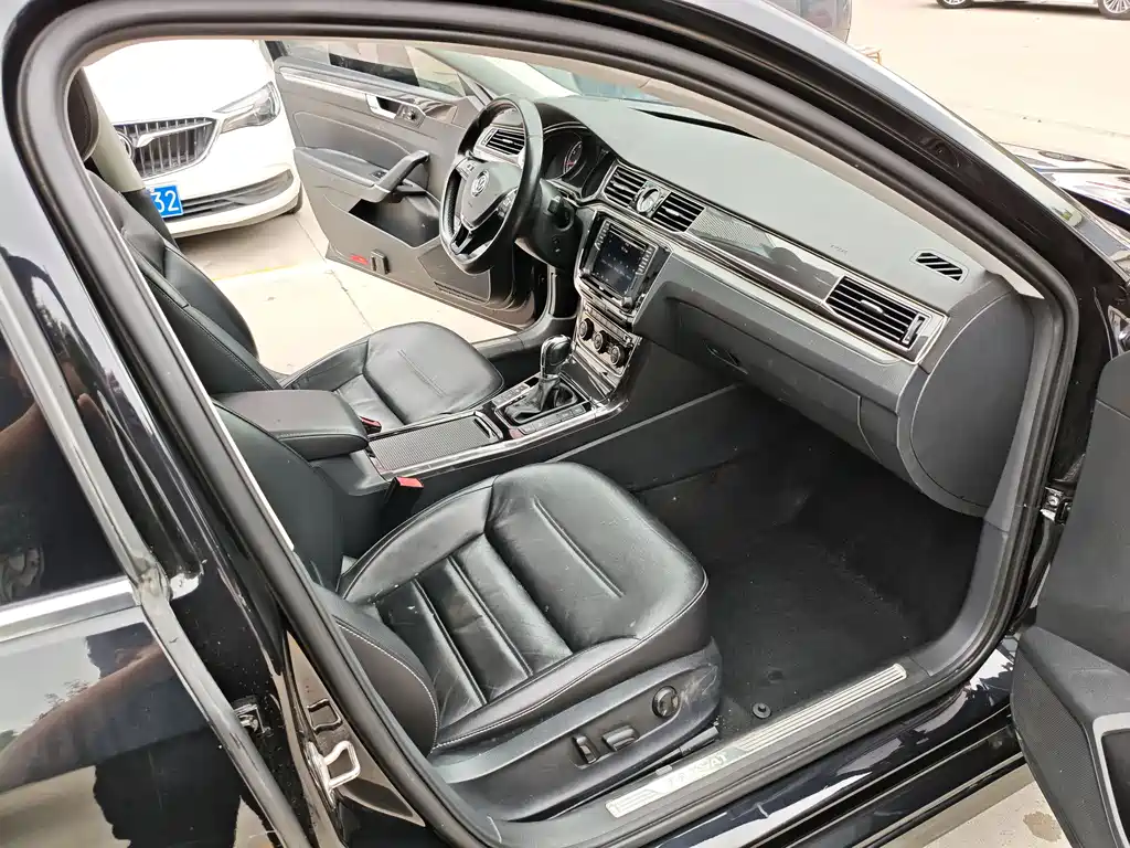 Volkswagen Passat 2018 — фото 14