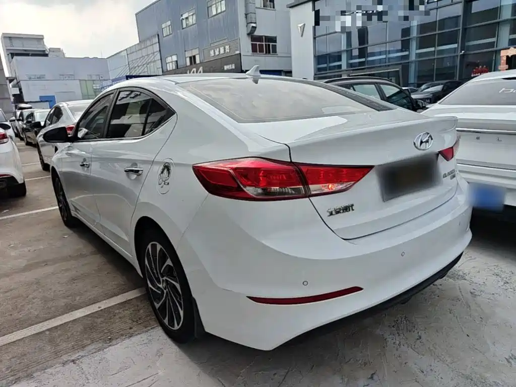 Hyundai Elantra 2020 — фото 5