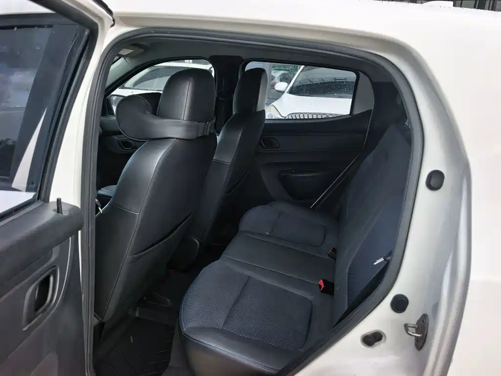 Renault Eno 2019 — фото 10