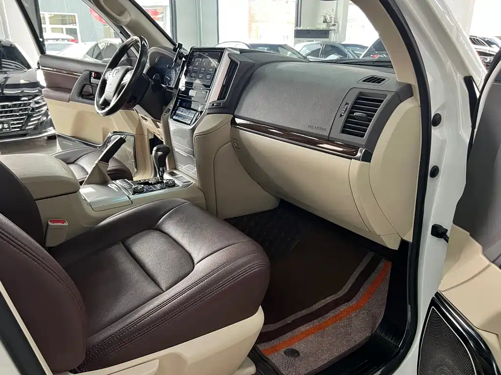 Toyota Land Cruiser 2019 — фото 9