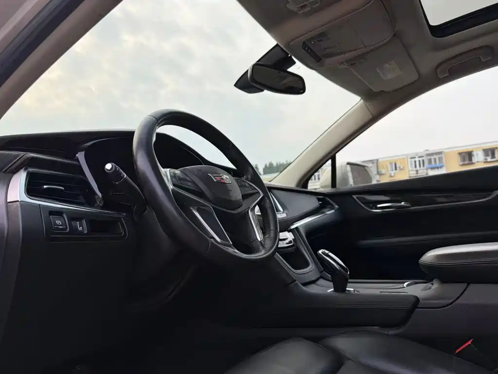Cadillac XT5 2016 — фото 9