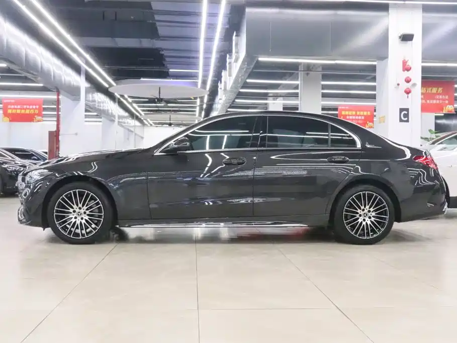 Mercedes-Benz C-Class 2023 — фото 3