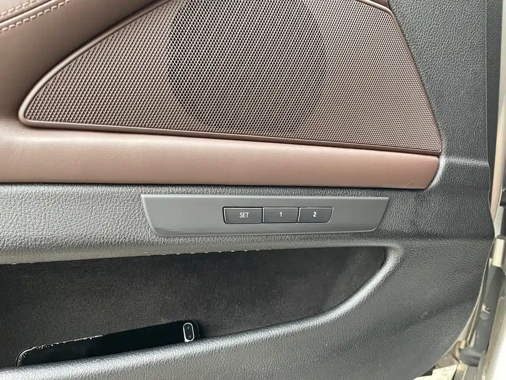 BMW 5 Series 2015 — фото 15