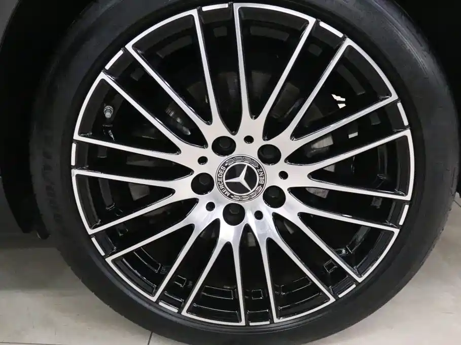 Mercedes-Benz C-Class 2023 — фото 16