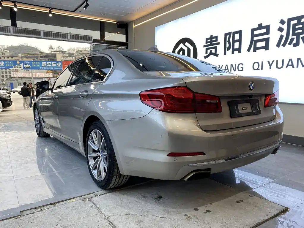 BMW 5 Series New Energy 2018 — фото 20