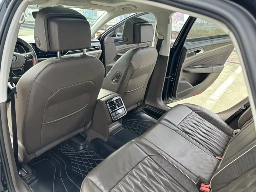 Volkswagen Passat 2019 — фото 17