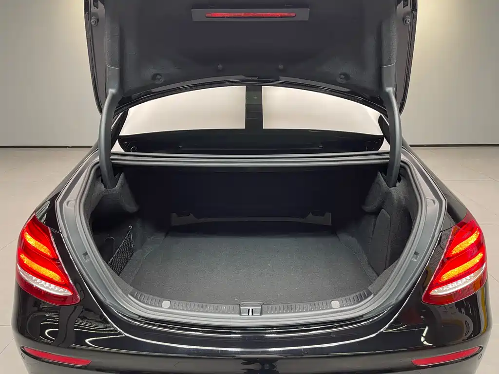 Mercedes-Benz E-Class 2020 — фото 31