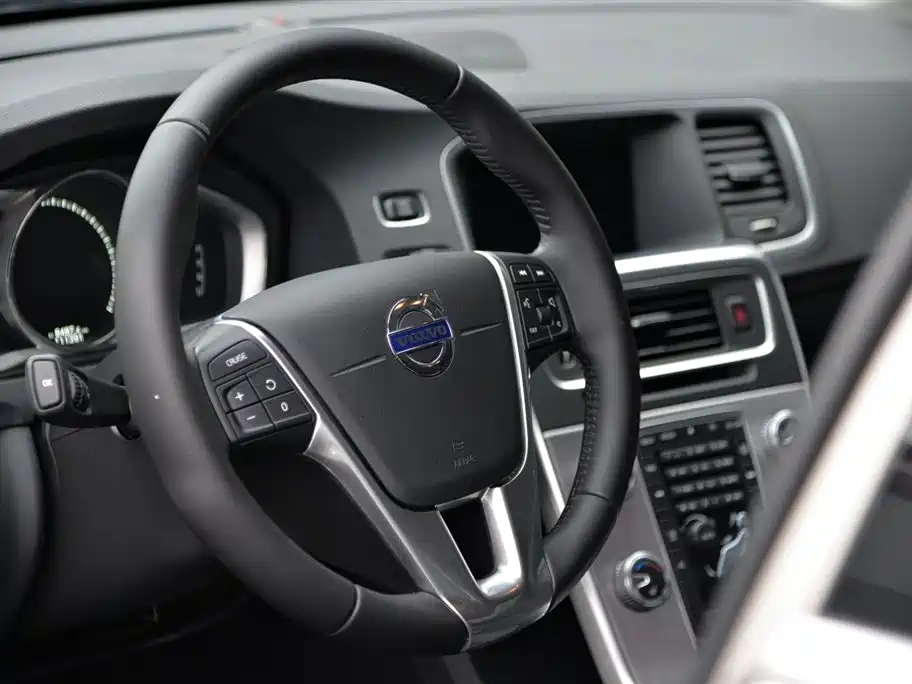 Volvo S60 2016 — фото 6