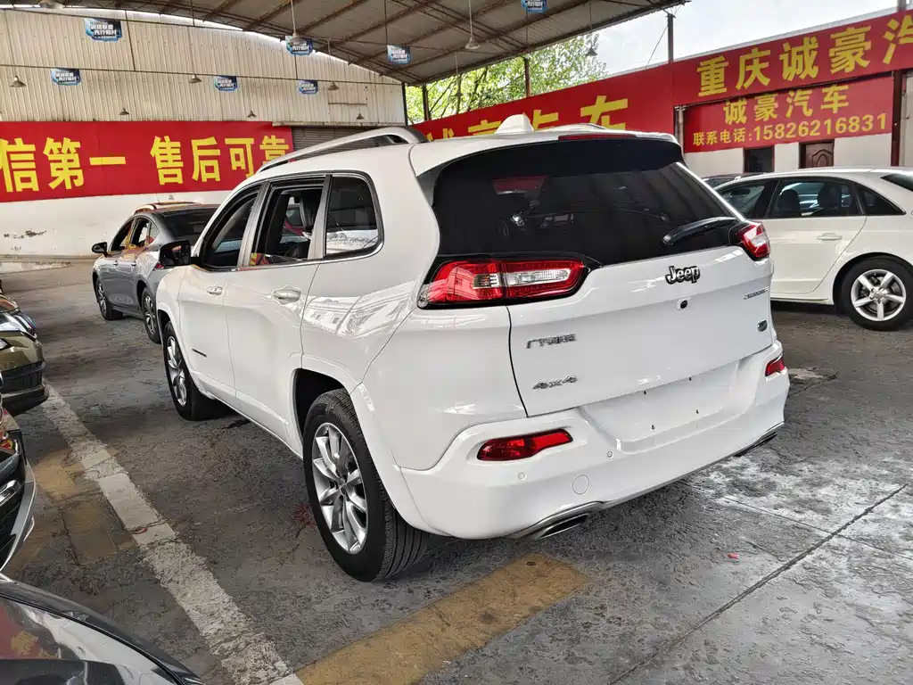 Jeep Cherokee 2018 — фото 12